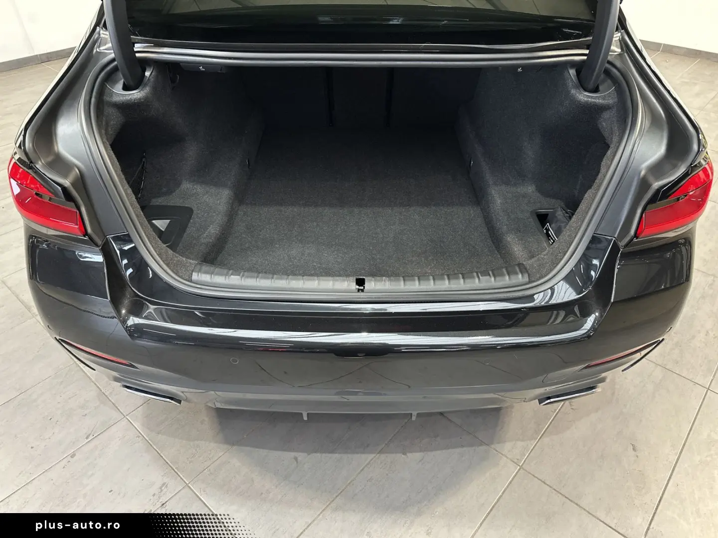 BMW 530d xDrive M-Sport NAV LED AHK HEAD-UP GLASDACH