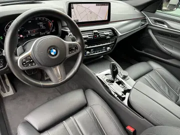 BMW 530d xDrive M-Sport NAV LED AHK HEAD-UP GLASDACH