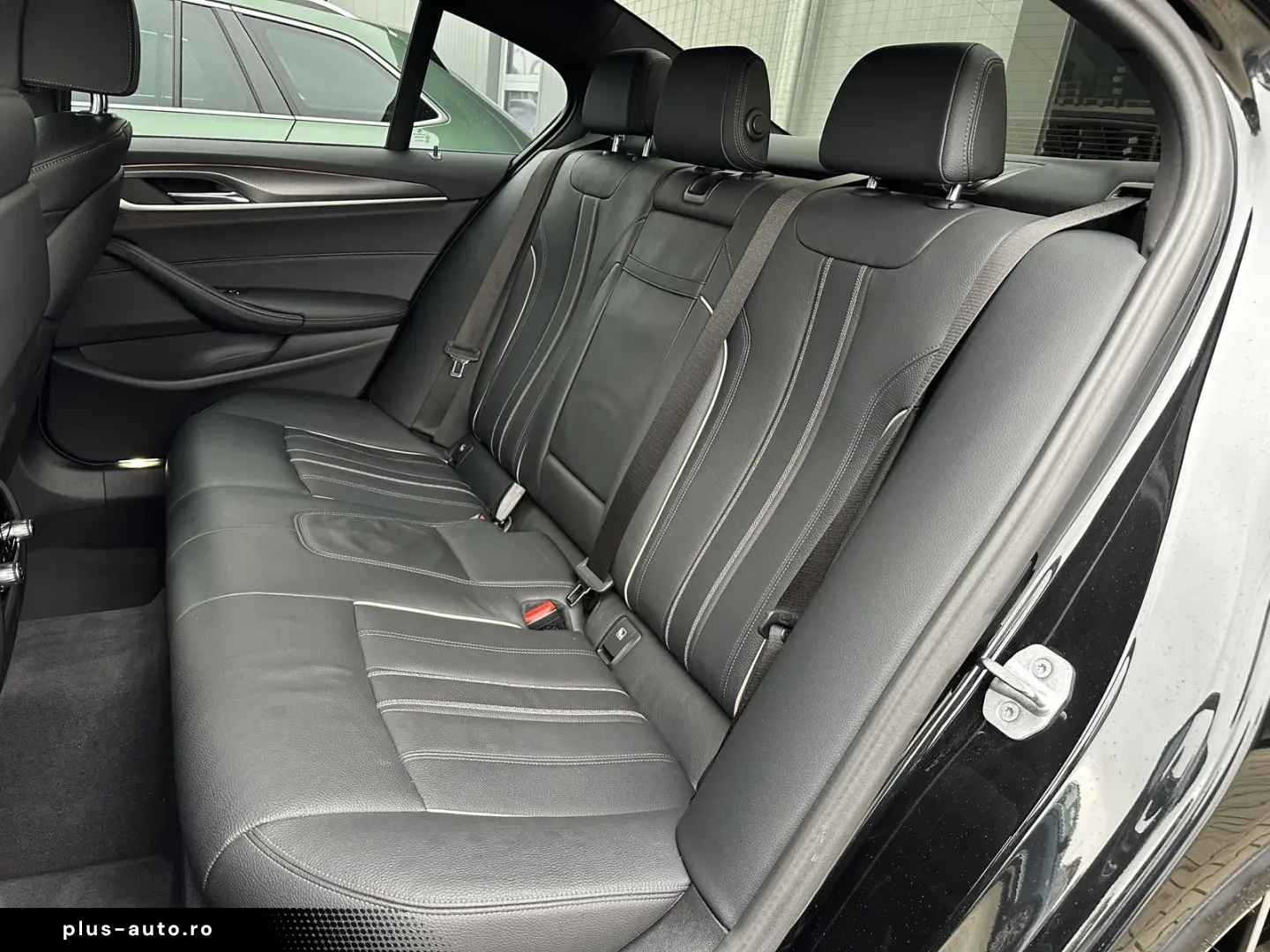 BMW 530d xDrive M-Sport NAV LED AHK HEAD-UP GLASDACH