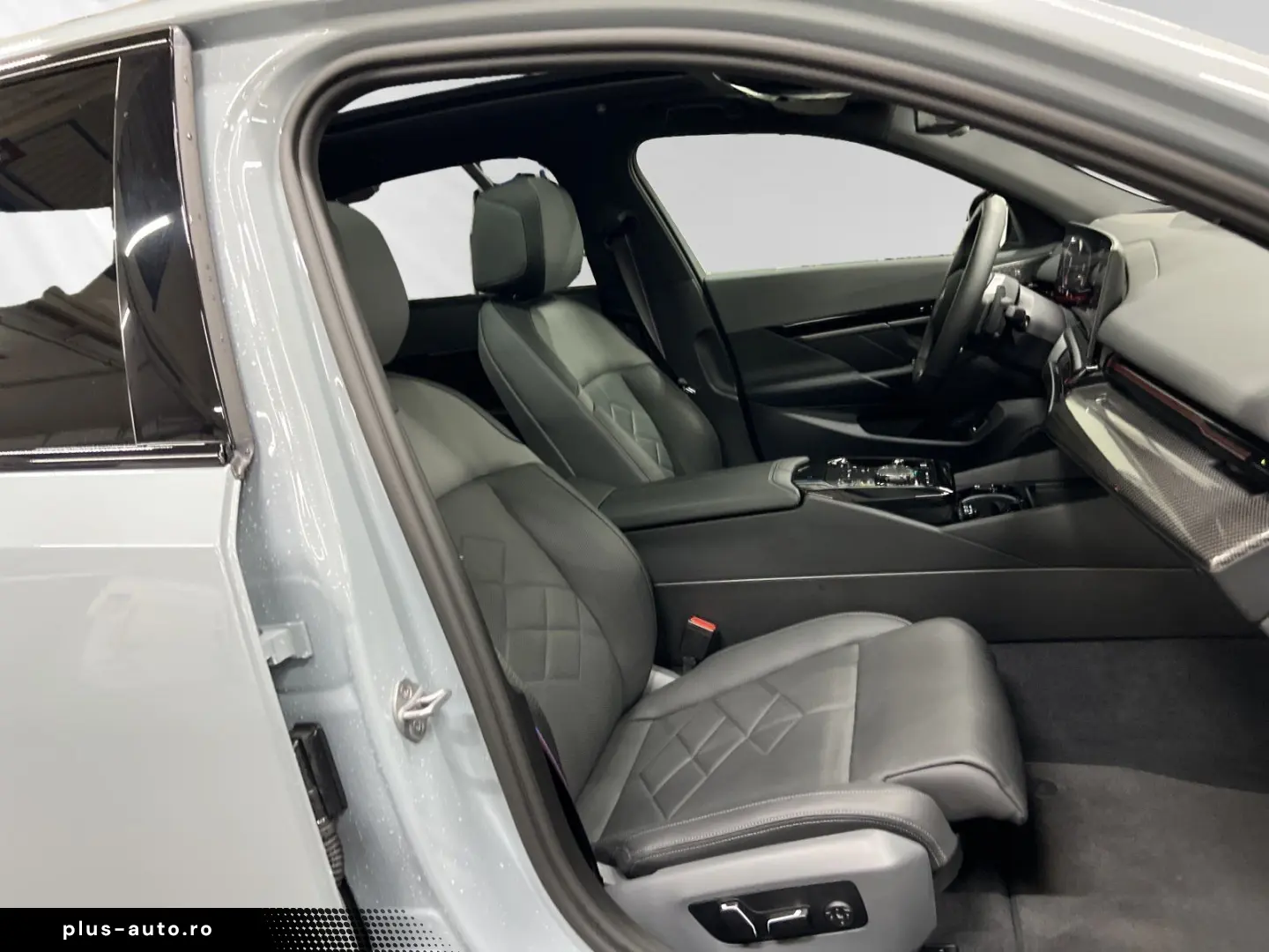 BMW 530e xDrive M Sport Pro AHK Pano B&W