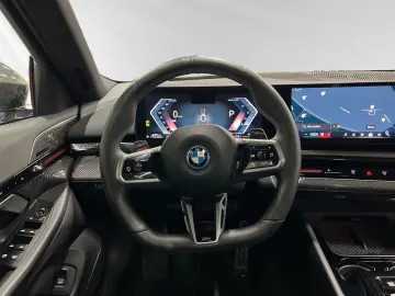 BMW 530e xDrive M Sport Pro AHK Pano B&W