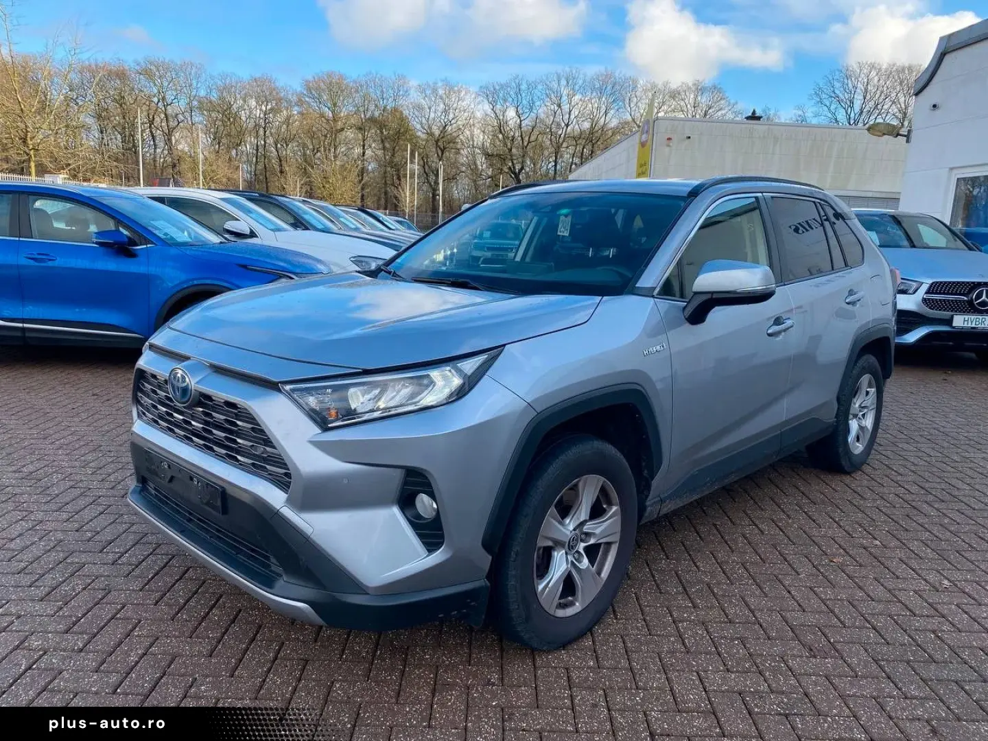 TOYOTA Hybrid AWD-i   Kamera Navi AHK