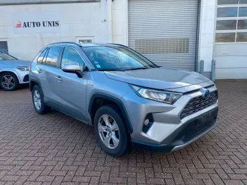 TOYOTA Hybrid AWD-i   Kamera Navi AHK