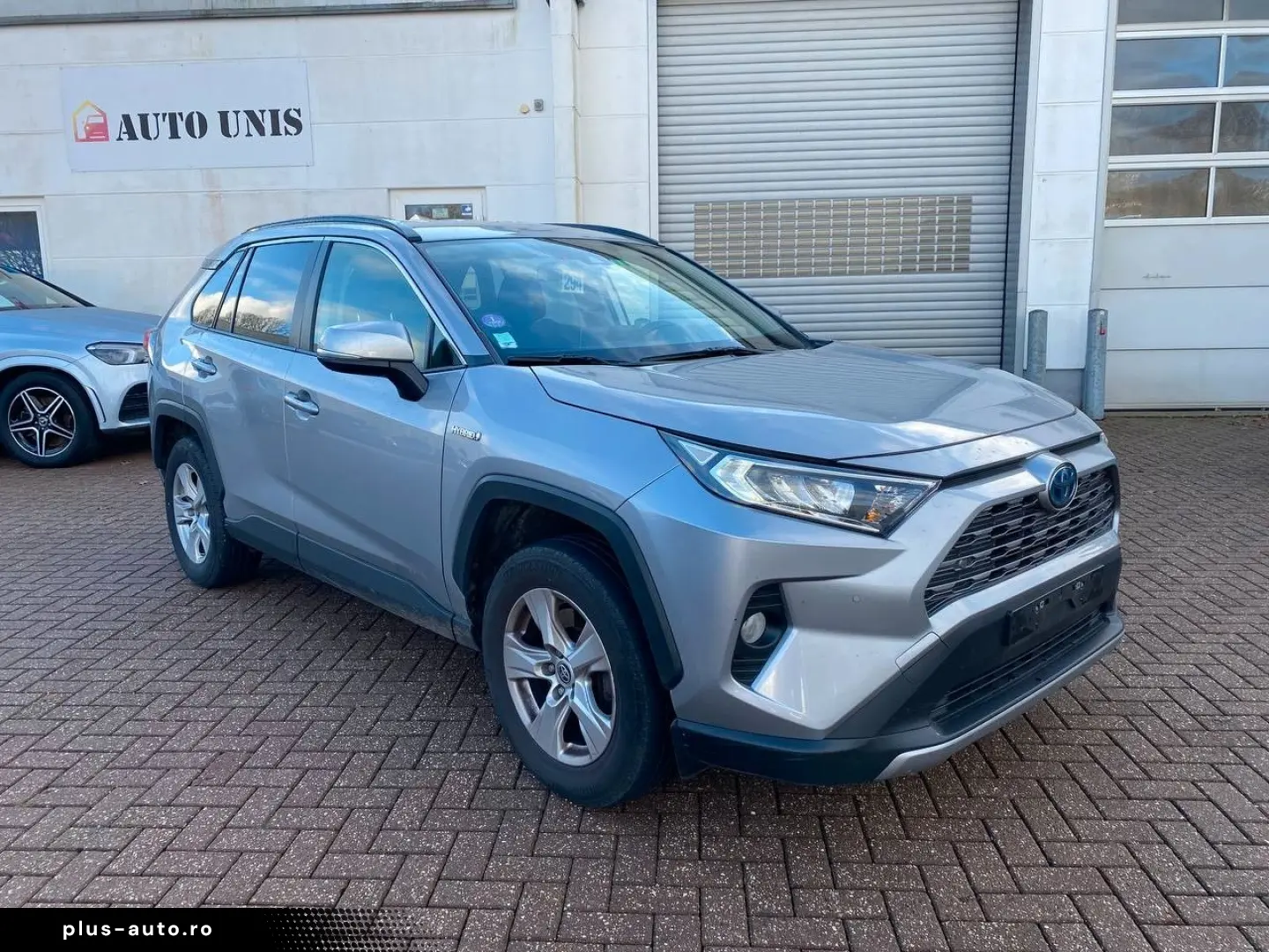 TOYOTA Hybrid AWD-i   Kamera Navi AHK