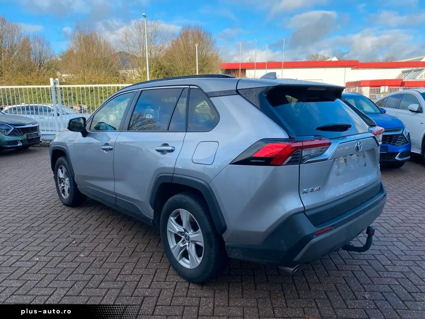 TOYOTA Hybrid AWD-i   Kamera Navi AHK