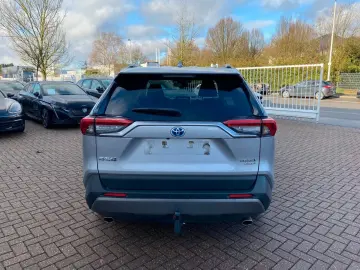 TOYOTA Hybrid AWD-i   Kamera Navi AHK