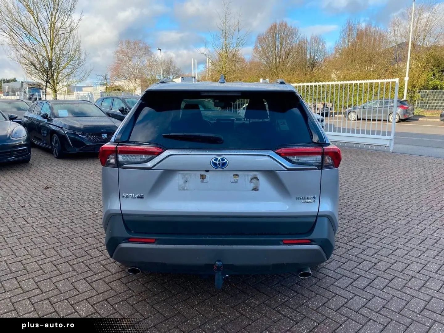 TOYOTA Hybrid AWD-i   Kamera Navi AHK