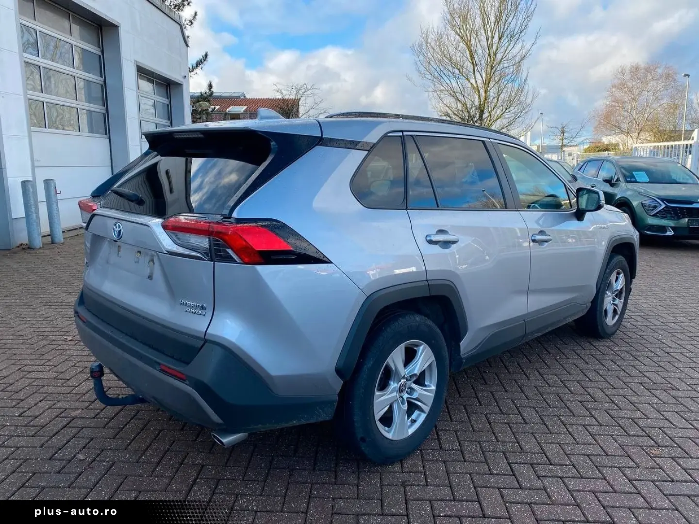 TOYOTA Hybrid AWD-i   Kamera Navi AHK