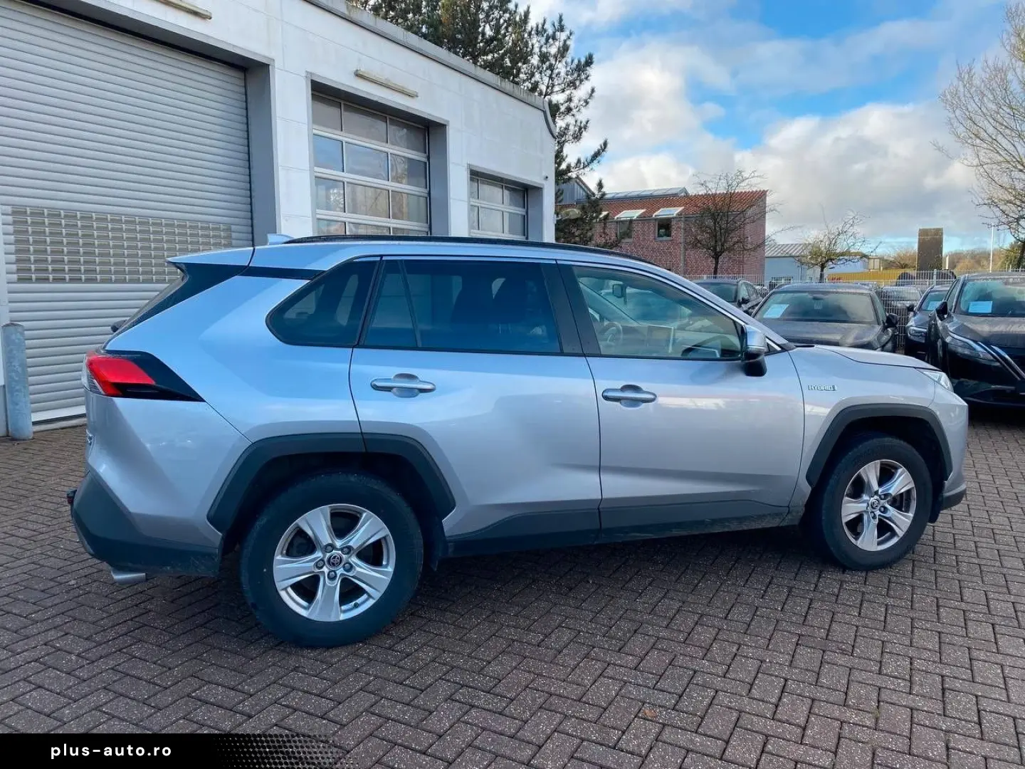 TOYOTA Hybrid AWD-i   Kamera Navi AHK