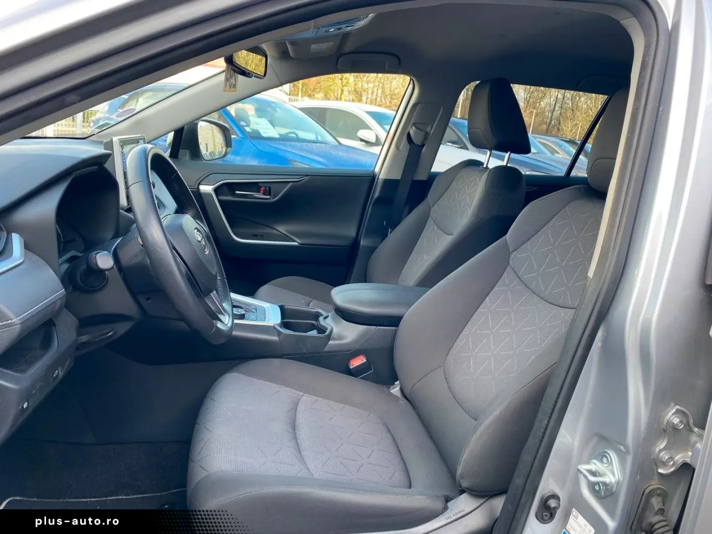 TOYOTA Hybrid AWD-i   Kamera Navi AHK