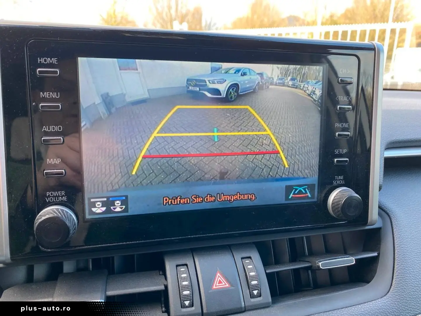 TOYOTA Hybrid AWD-i   Kamera Navi AHK