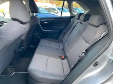 TOYOTA Hybrid AWD-i   Kamera Navi AHK