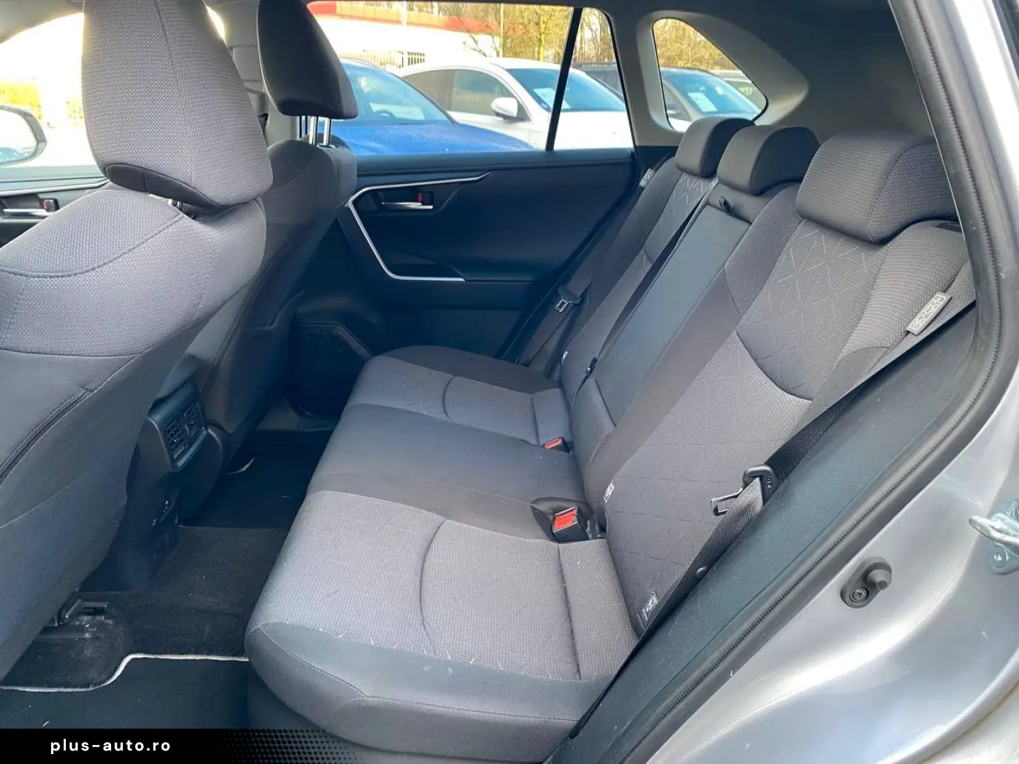 TOYOTA Hybrid AWD-i   Kamera Navi AHK