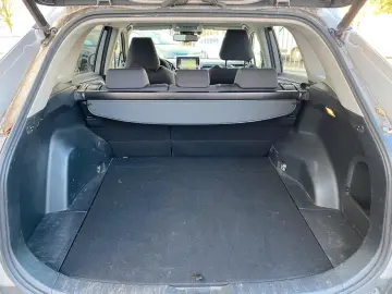 TOYOTA Hybrid AWD-i   Kamera Navi AHK