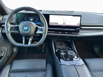 BMW 530e Limou M Sport Pro B W St Go Pano Autobahn