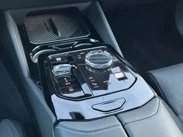 BMW 530e Limou M Sport Pro B W St Go Pano Autobahn