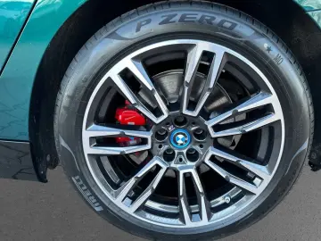 BMW 530e Limou M Sport Pro B W St Go Pano Autobahn