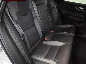 VOLVO XC60 B5 B AWD R-DESIGN HUD AHK MEMORY GOOGLE LED