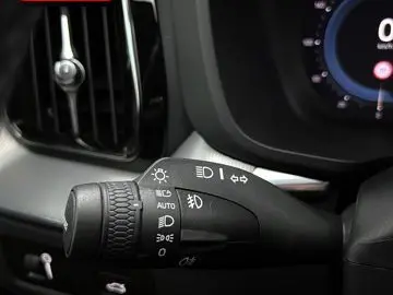 VOLVO XC60 B5 B AWD R-DESIGN HUD AHK MEMORY GOOGLE LED