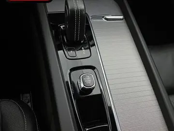 VOLVO XC60 B5 B AWD R-DESIGN HUD AHK MEMORY GOOGLE LED