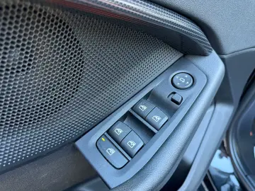 BMW 118 i Limousine Sport Line  TÜV NEU TEMP KAM