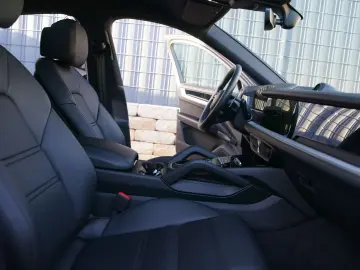 PORSCHE Cayenne Coupe E-Hybrid