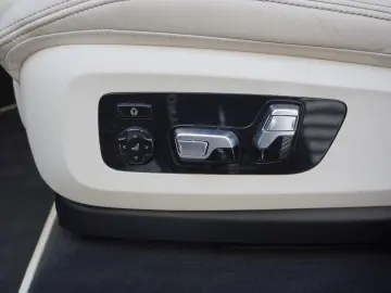 BMW X7 M50i HeadUp Laser AHK SkyLounge Aktivlenkung