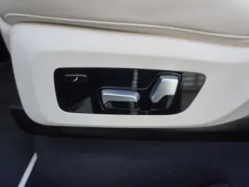 BMW X7 M50i HeadUp Laser AHK SkyLounge Aktivlenkung