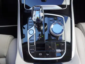 BMW X7 M50i HeadUp Laser AHK SkyLounge Aktivlenkung