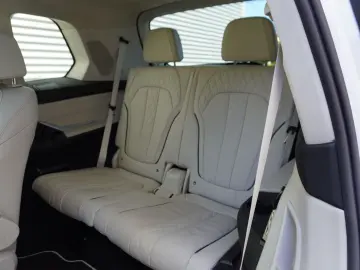 BMW X7 M50i HeadUp Laser AHK SkyLounge Aktivlenkung