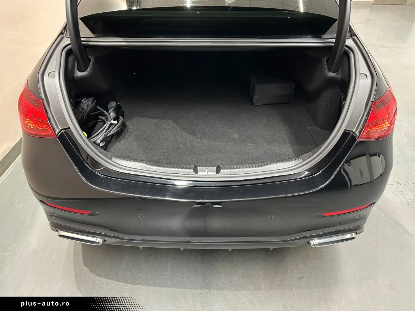 MERCEDES-BENZ C300 E  AMG LINE BURMESTER NIGHT PAKET 1.HAND