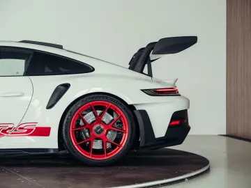 PORSCHE 992.1 GT3 RS  Weiß  Weissach-Paket  PCCB