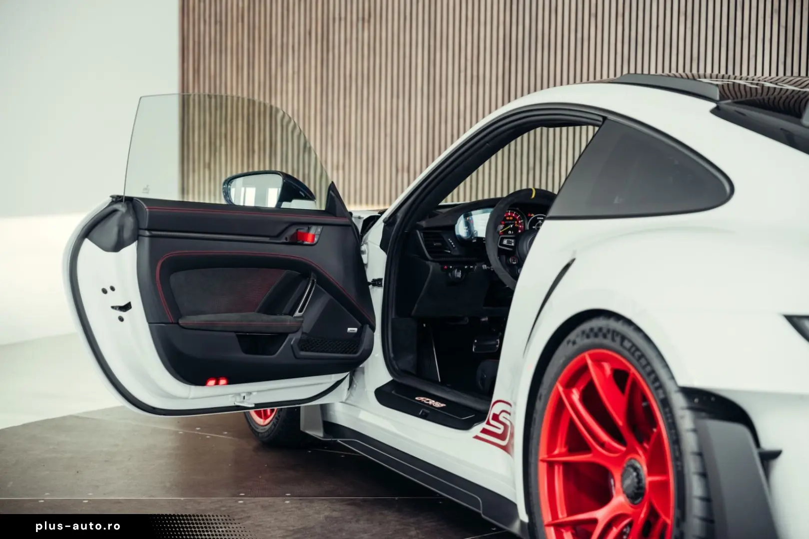 PORSCHE 992.1 GT3 RS  Weiß  Weissach-Paket  PCCB