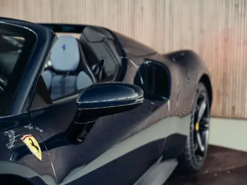 FERRARI 296 GTS  Lift  Blu Pozzi  einlackierte Streifen