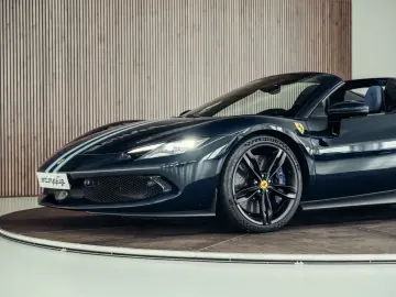 FERRARI 296 GTS  Lift  Blu Pozzi  einlackierte Streifen