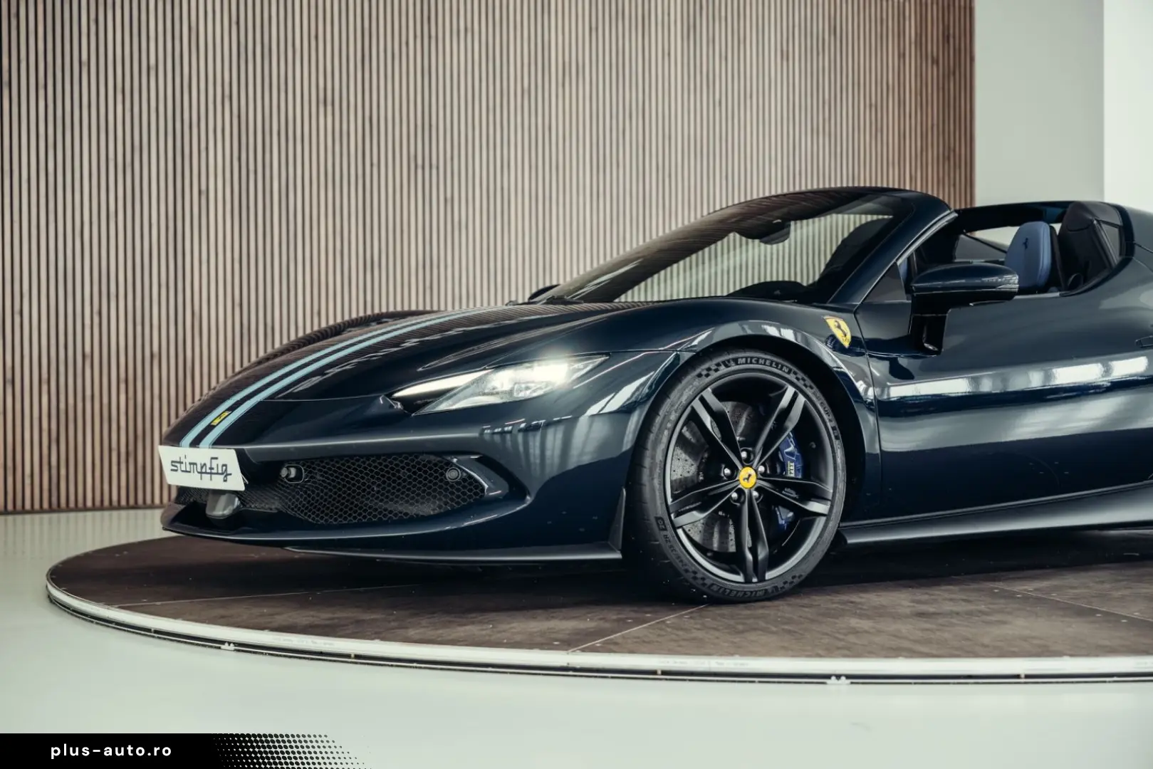 FERRARI 296 GTS  Lift  Blu Pozzi  einlackierte Streifen