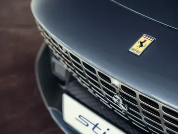 FERRARI Roma  Blu Roma  Crema 3997  Magneride