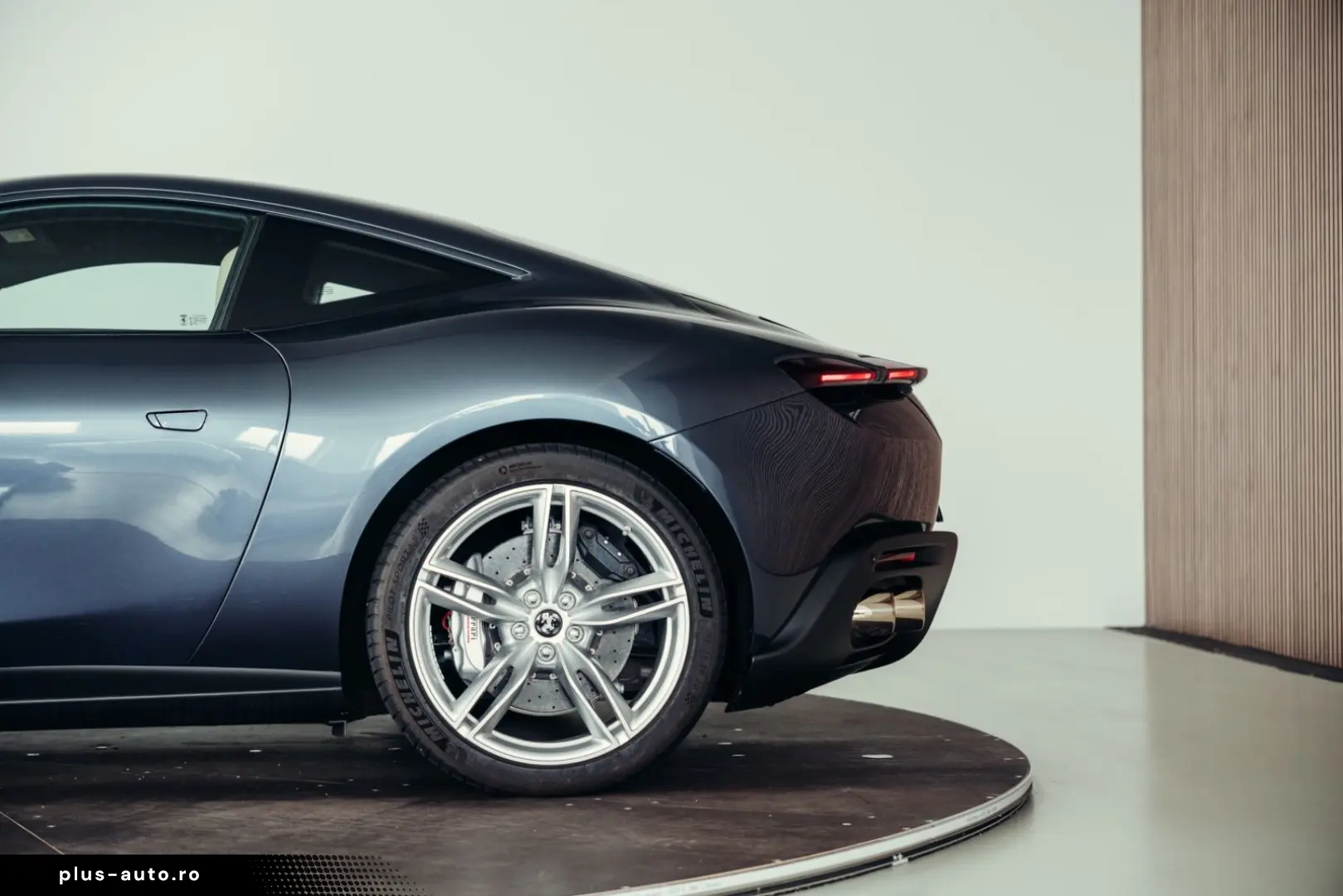 FERRARI Roma  Blu Roma  Crema 3997  Magneride