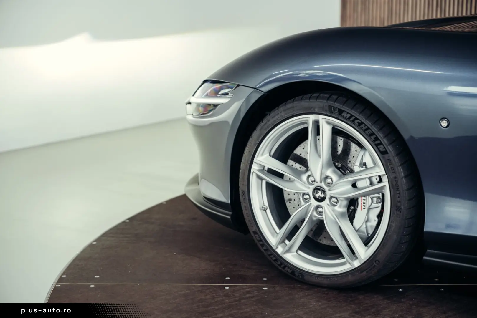 FERRARI Roma  Blu Roma  Crema 3997  Magneride