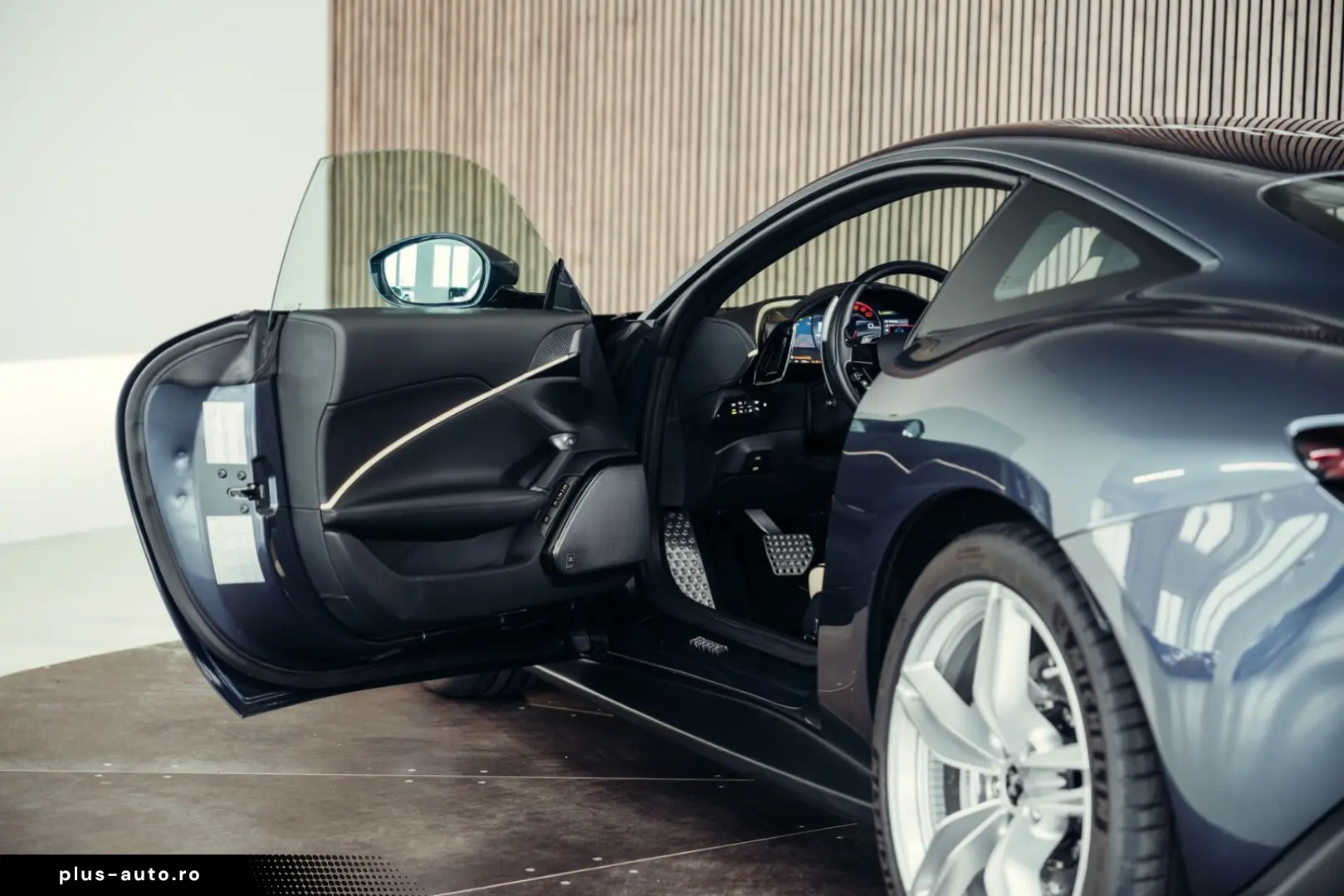 FERRARI Roma  Blu Roma  Crema 3997  Magneride