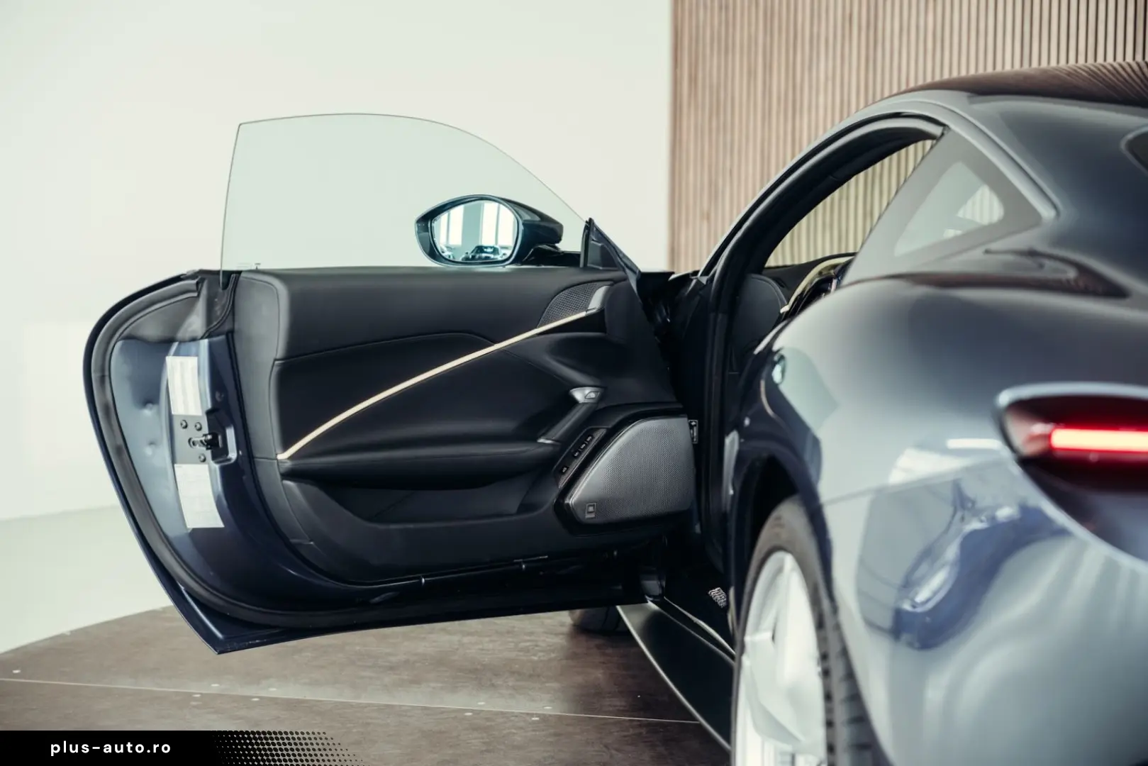 FERRARI Roma  Blu Roma  Crema 3997  Magneride