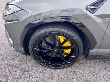 LAMBORGHINI Urus 4.0 V8 Carbon  Garantie