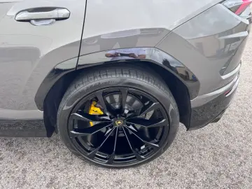 LAMBORGHINI Urus 4.0 V8 Carbon  Garantie