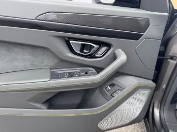 LAMBORGHINI Urus 4.0 V8 Carbon  Garantie