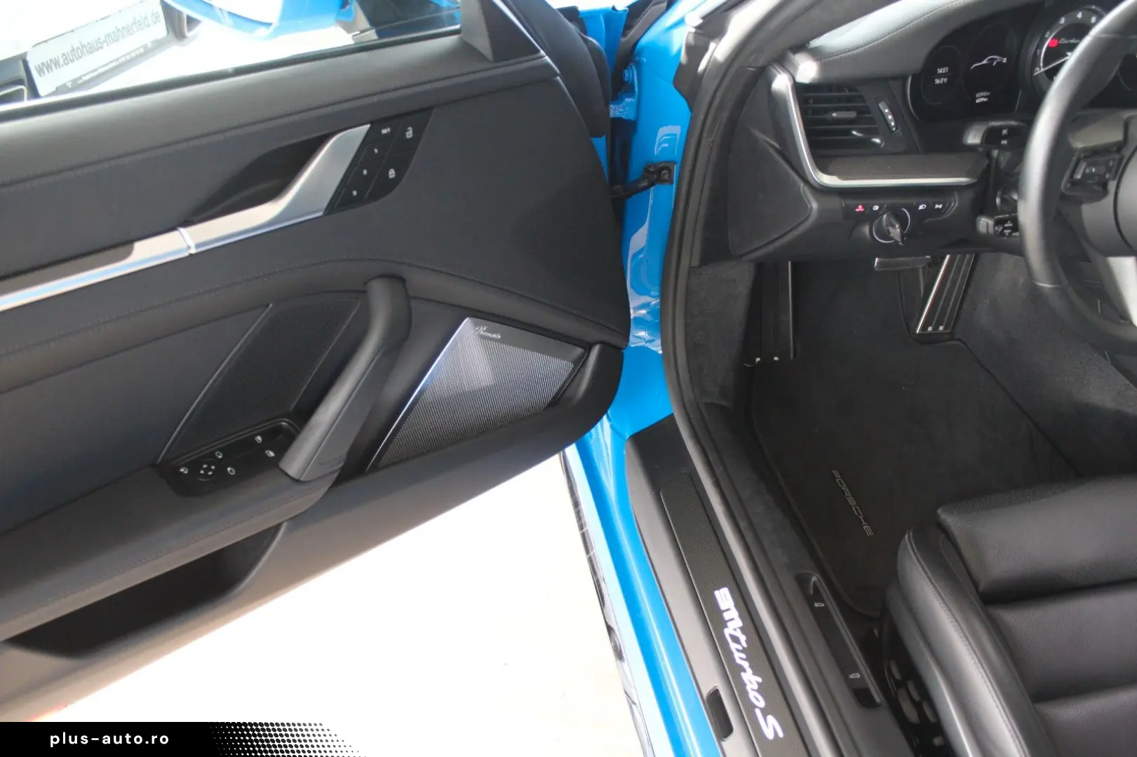 PORSCHE 992 Turbo S SportDesign Lift G-Dach Burmester