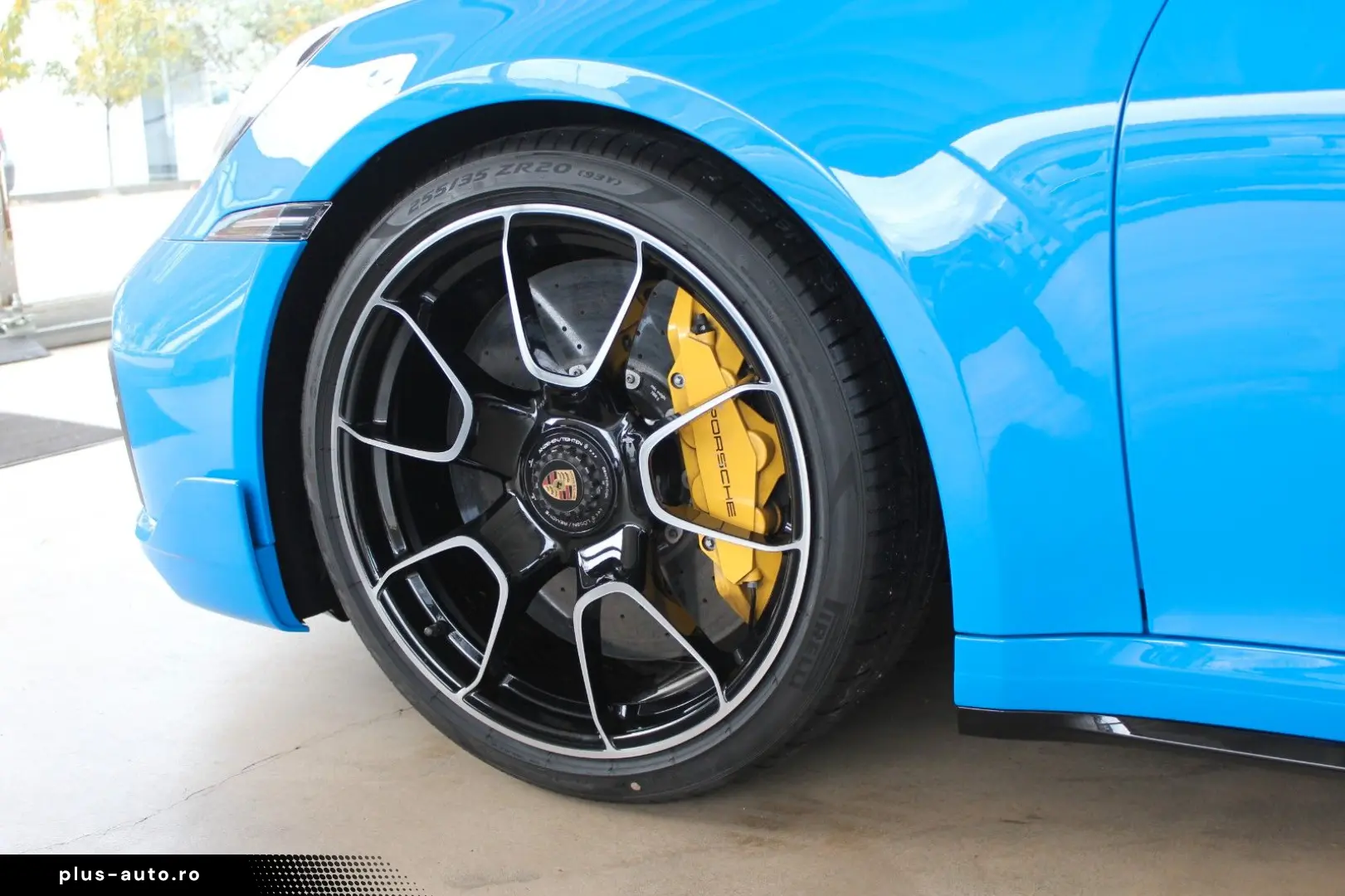 PORSCHE 992 Turbo S SportDesign Lift G-Dach Burmester