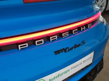 PORSCHE 992 Turbo S SportDesign Lift G-Dach Burmester