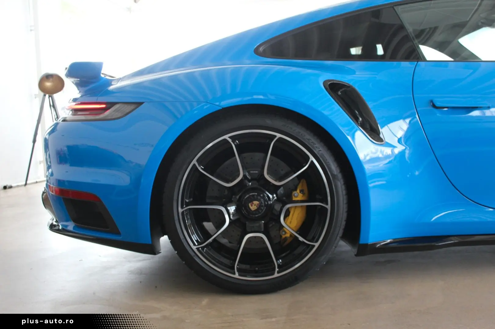 PORSCHE 992 Turbo S SportDesign Lift G-Dach Burmester