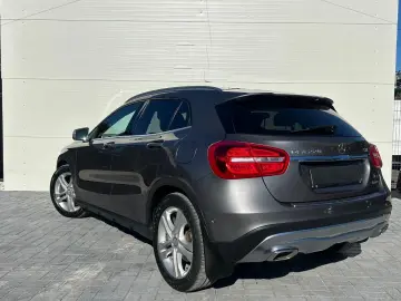 Mercedes-Benz GLA 220