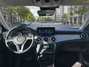 Mercedes-Benz GLA 220